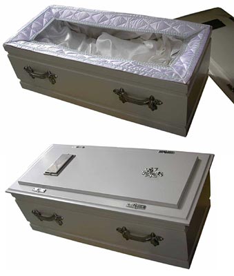 #09 Coffin Childs White (0.67m x 0.3m x 0.23m)