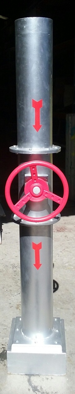 Silver Factory Pipe Column w/ Red Spinning Wheel (2m tall)
