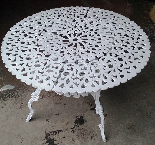 Table White Wrought Iron Outdoor, Large. (65cm high x 1m diameter)